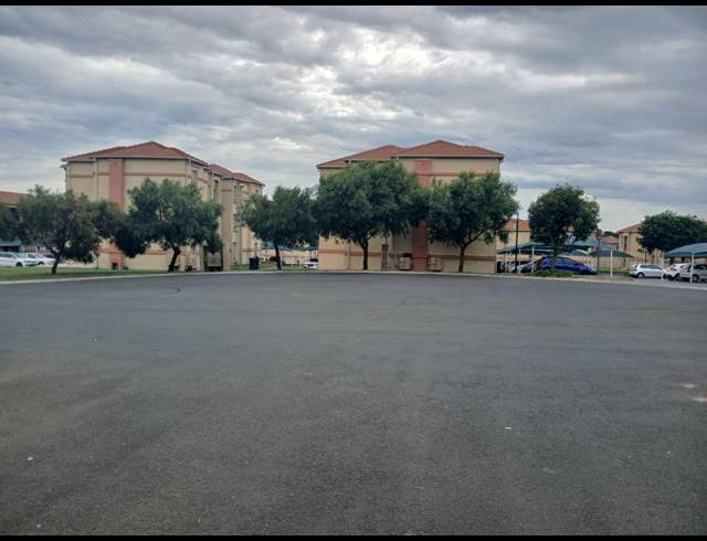 2 bed property for sale in AEROTON